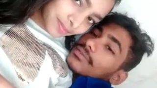 Ciuman Panas Pasangan Mesra India