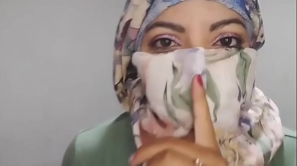 Istri Hijab Arab Masturbasi Diam-diam Sampai Orgasme Ekstrem Di Niqab, Crotan Beneran Saat Suami Lagi Pergi