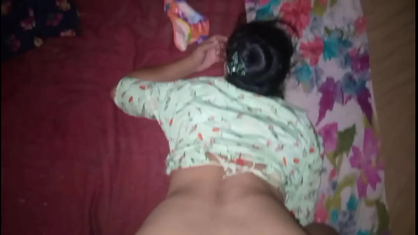 Desi Cewek Lagi Digodain, Sampe Basah Kuyup