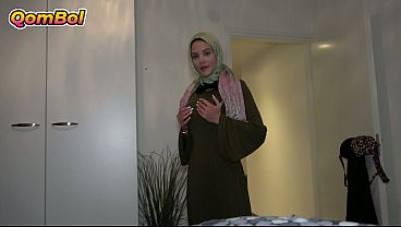 Abis Ngintip Bokap Nyokap Keluar, Si Kakak Tiri Berhijab Langsung Ngajakin Ml Di Kamar