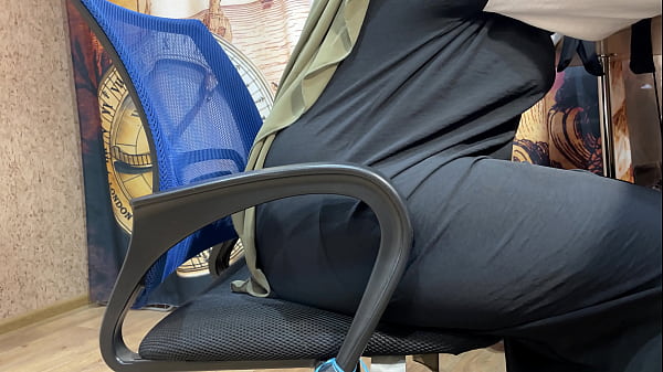 Wanita Arab Berhijab Sibuk Kerja Sambil Mainin Memek Lewat Celana Dalam