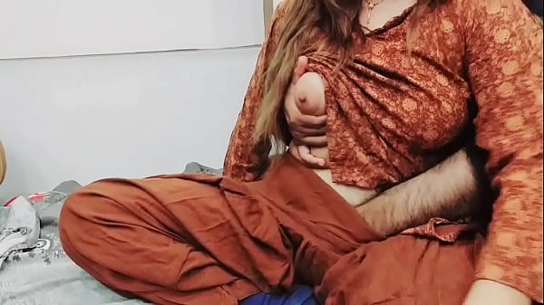 Ibu Tiri Pakistan Lagi Nunggingin Suami Cuckold Sambil Potong Sayur, Suara Hindi Panas Bikin Makin Liar.