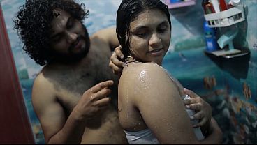 Cewek India Mandi Air Panas, Adik Tiri, Romansa Bikin Makin Basah.