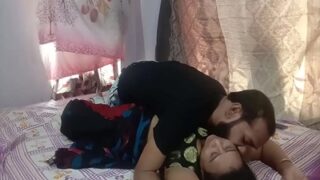 Boudhi Ngeliat Tamunya Nonton Bokep, Langsung Aja Dia Naik Dan Ngentot Habis-habisan.