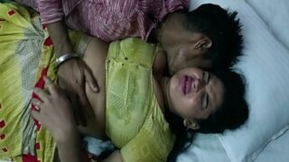 Tukang Servis Tv Ngewein Boudi Di Video Bokep Bangla.