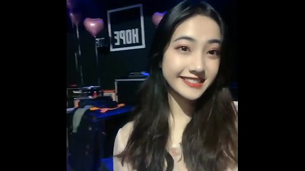 Cewek Cina Cantik Model Montok, Goyang-goyang Bikin Ngaceng