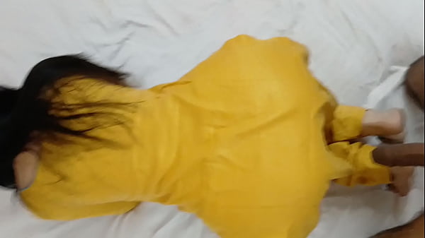 Bokep India Tante Montok Goyang Sambil Doggy Style.