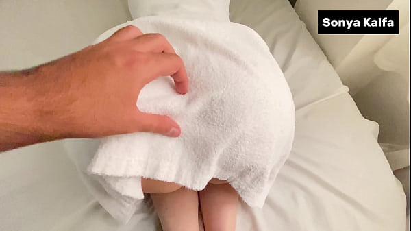 Ibu Tiri Seksi Digenjot Abis Berenang