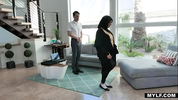 Arab Milf Kylie Kingston Ngidam Kontol Muda Yang Keras