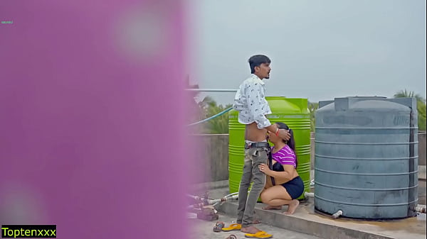Ngewe Panas Di Atap! Jangan Keluarin Di Dalem, Sayang