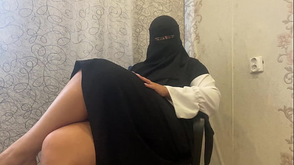 Hijab Arab Mamah Tiri Mainin Diri Sendiri Sambil Ngeliatin
