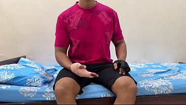 Ibu Tiri Bantu Anak Tiri Yang Luka Mandi, Lalu Goda Dia. Akhirnya Berujung Ngemut Kontolnya, Sebelum Digenjot Keras.
