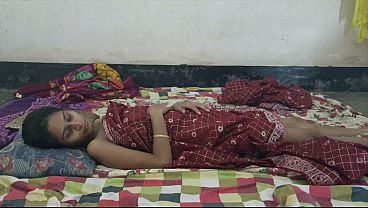 Desi Bhabhi Digebas Tetangga, Muncrat Keras Sampe Lumer.