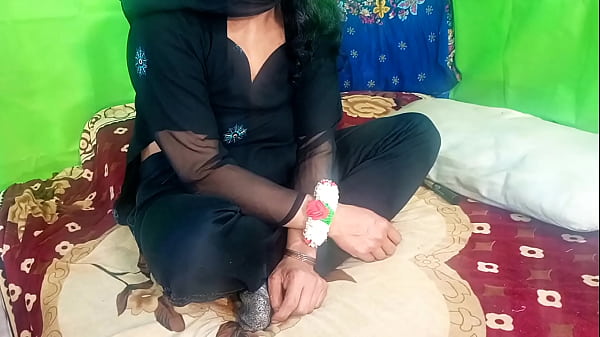 Baju Hitam Ketat, Bhabhi Muslim Desi Digebukin Kelamin Dari Belakang Sama Adik Ipar, Kontol India Ngebor Memek Belakang Gaya Anjing, Ngentot Keras Kasar.