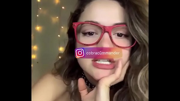 Tarian Panas Rusia Dengan Blus Terbuka Dan Goyangan Memek Di Bigo