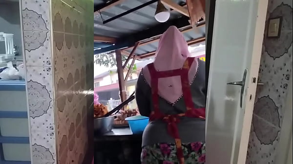 Ibu-ibu Gemuk Berjilbab, Siap Digoyang