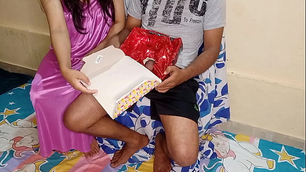 Ibu Tiri India Cabul Dapet Kejutan Kue Istimewa Di Hari Ulang Tahunnya, Suara Hindi Bikin Makin Panas