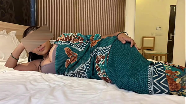 Sasur Ji Menggoda Bahu Yang Baru Menikah, Lalu Ngewe Dia Keras-keras Dengan Suara Hindi