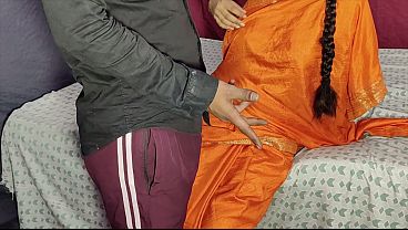 Dever Ne Desi Bhabhi Ki Chudasi Ki Pyaas Bujhai, Bas Chikna Chikna Chod Diya.