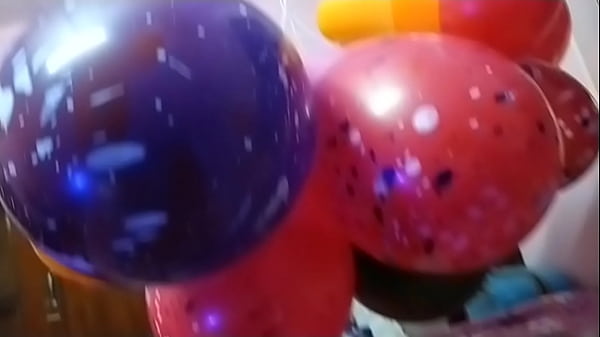 Bocah India Main Balon, Ngenyangin Kontol Naik Ke Atas, Makin Dikocok Makin Tegang.
