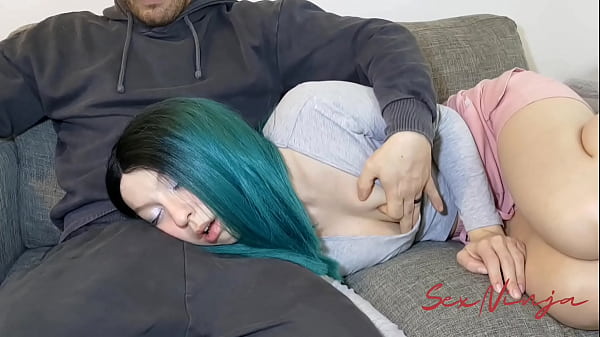 Gue Cuma Mau Rebahan Di Paha Abang Tiri Biar Bisa Tidur, Tapi Malah Jadi Makin Panas.