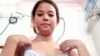 Viral Gadis Guwahati Buka Bra, Dada Mulus Tersaji Tanpa Atasan