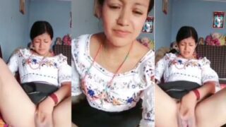Wanita Seksi Dari Goa Jari-jemarinya Masuk Ke Dalam Lubang Memek Basahnya.