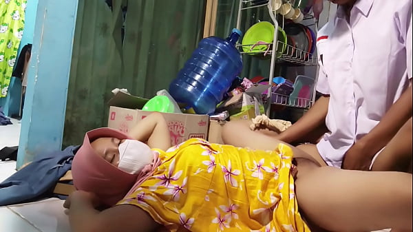 Ibu Tiri Ngajak Ngewe Pas Mau Berangkat Sekolah, Bikin Makin Greget