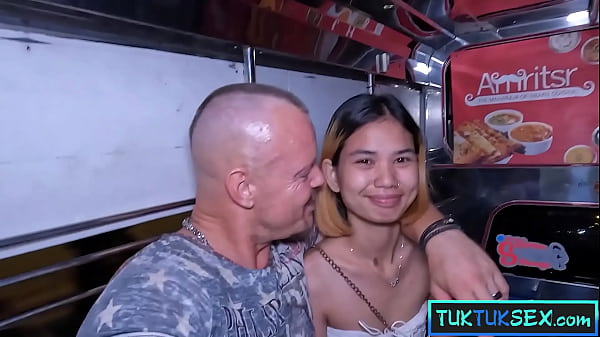 Cewek Kecil Thailand Digetok Di Pattaya Naik Tuk Tuk Buat Mainin Tubuh