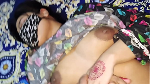 Ibu Tiriku Ngajarin Aku Soal Seks Dengan Omongan Kotor Hindi, Erangan Liar Bikin Makin Panas.