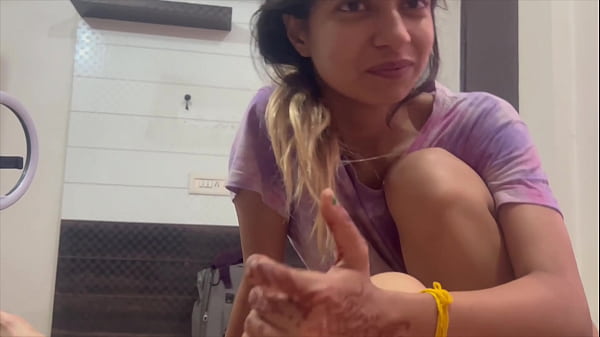 Desi Cewek Ngerasain Jari Kotor Bokap Tiri Masuk Ke Lubang Belakang