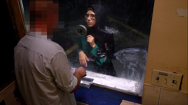Arab Ngenes, Cewek Arab Nekat Ngocok Di Motel Murah Demi Duit