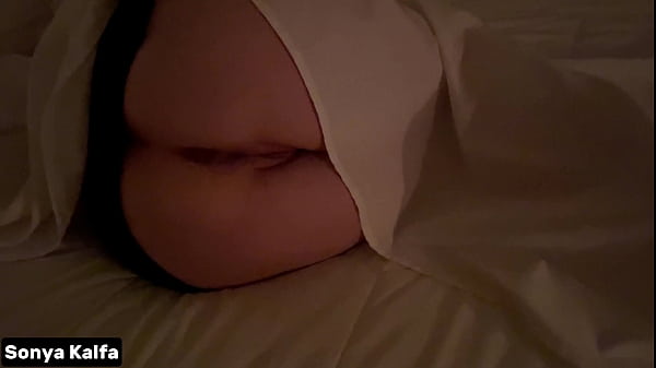 Malam Ini, Ibu Tiri Arab Yang Horny Digebukin Di Ranjang Sampai Meraung.
