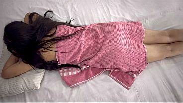 Nri Cewek Sialan, Pantatnya Dipijit Pelayan, Terus Kontolnya Nusuk Memek Gede Pantatnya.