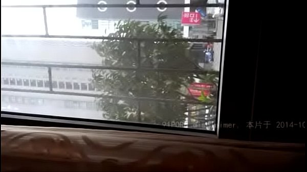 中国男人浩哥，饭局上干闺蜜，边吃边操，真骚。