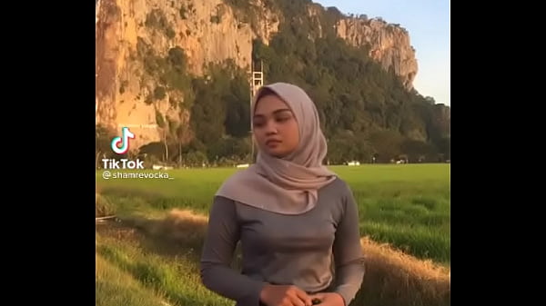 Hijab Goyang Bikin Crot Ngeces