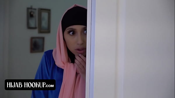 Penuh Nafsu, Doski Cantik Berjilbab Dengan Bokong Sempurna Digebukin Memek Sempitnya Sama Instruktur Bejat