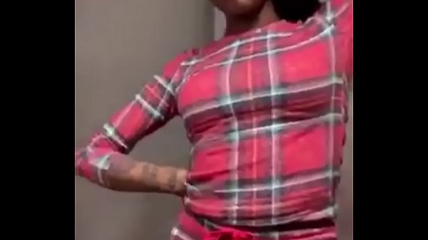 Tante Asian Doll Goyangin Pantat Montoknya Di Ig Live Sambil Nyanyi Lagu Baru, Bibirnya Main-main Bikin Greget.