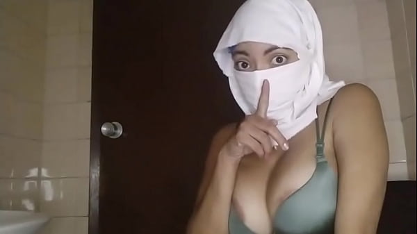 Istri Arab Muslim Islam Beneran Horny, Pelacur Sialan Mainin Memek Sampe Muncrat Diam-diam Pas Suami Pergi