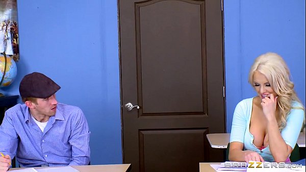 Brazzers – Kenzie Taylor – Montok Besar Di Sekolah, Siap Dimainin