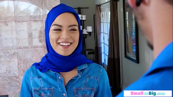 Gadis Arab Mungil Digebuk Dua Kontol Besar