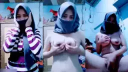 Cewe Jilbab Toge Buka Baju Sambil Colmek, Makin Liar Makin Nikmat.
