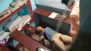 Gadis Kuliah Seksi Ngentot Dengan Tutor Mesumnya Di Dalam Kelas, Suara Desahan Bikin Makin Liar