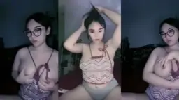 Ratu Pamer Mangga Basah Di Ruang Kunci, Bikin Kamar Makin Panas.