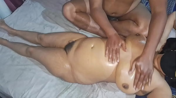 Desi Bhabhi Bugil Total Dijilat Sampai Muncrat Pas Dipijit