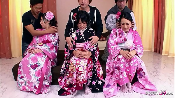 Pesta Seks Jepang Langka Dengan Tiga Abg Jav Imut Yang Vaginanya Masih Berbulu Lebat
