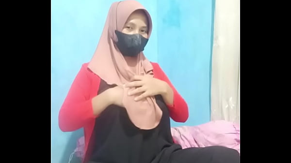 Gadis Hijab Crot Pakai Dildo Sambil Colmek Sampe Muncrat Nikmat.