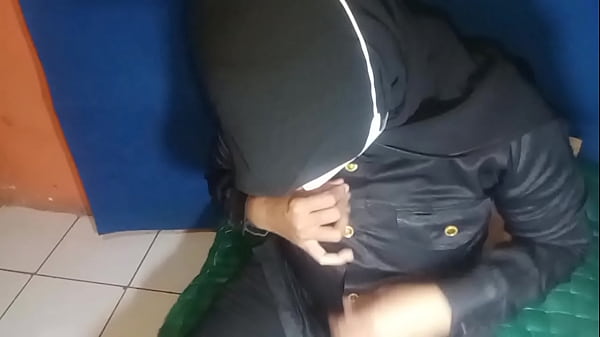 Satpam Cewek Sange Bejat Colmek Sampe Muncrat Banjir