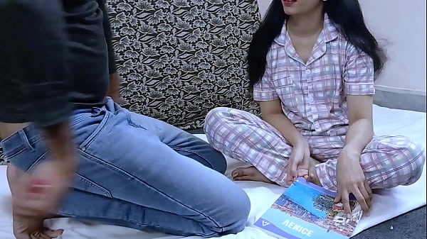 Mosi Ki Ladki Ko Nanga Karke Chod Diya, Family Mein Sab Dekh Rahe The.
