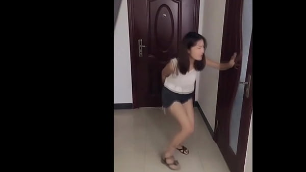 Cewek-cewek China Nahan Pipis Sampai Nyesek, Pengen Ngeces Banget